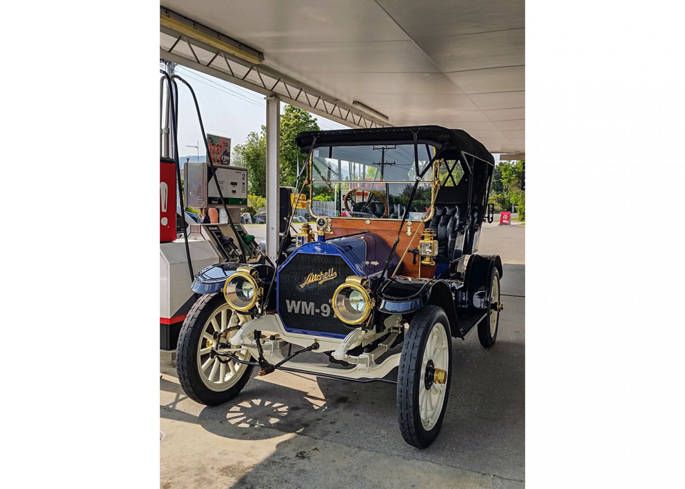 1911 Mitchell's elegant face